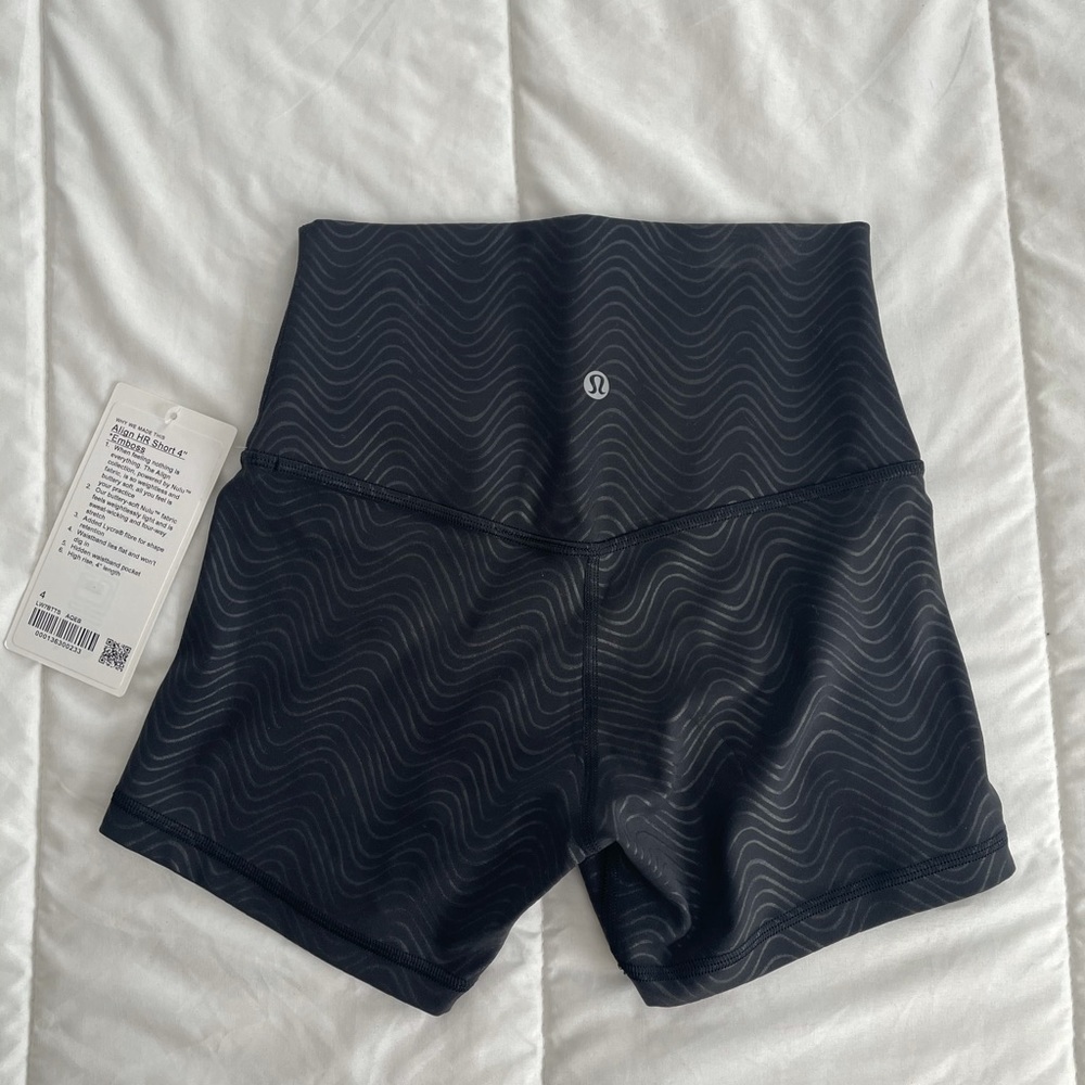 Lululemon size 4 black emboss 4 inch shorts NWT
